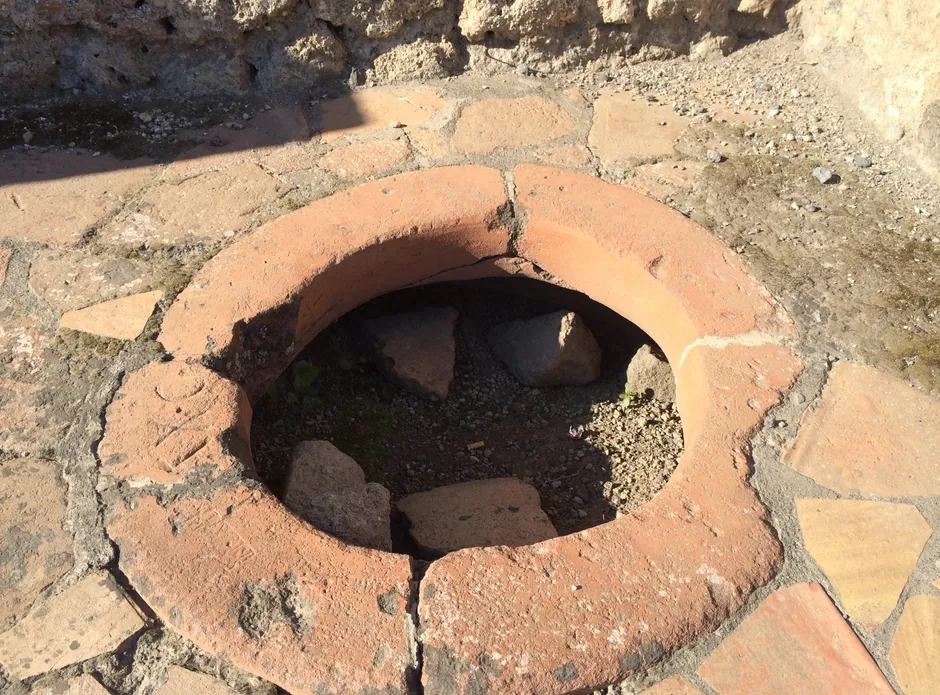 Pompeii-Wine tasting-2