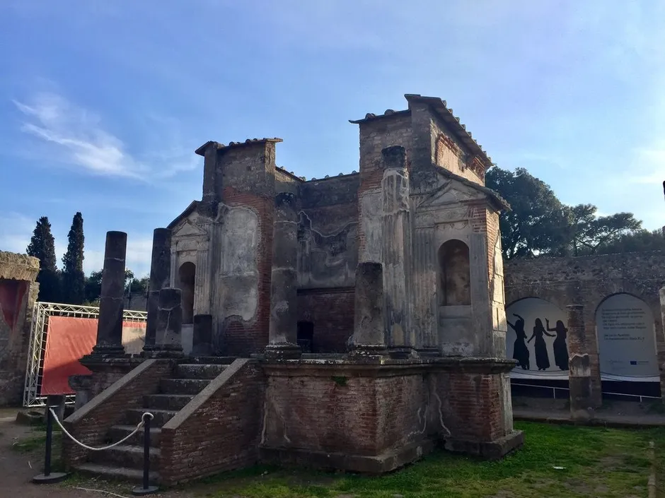 Pompeii-Herculaneum-Wine tasting-2