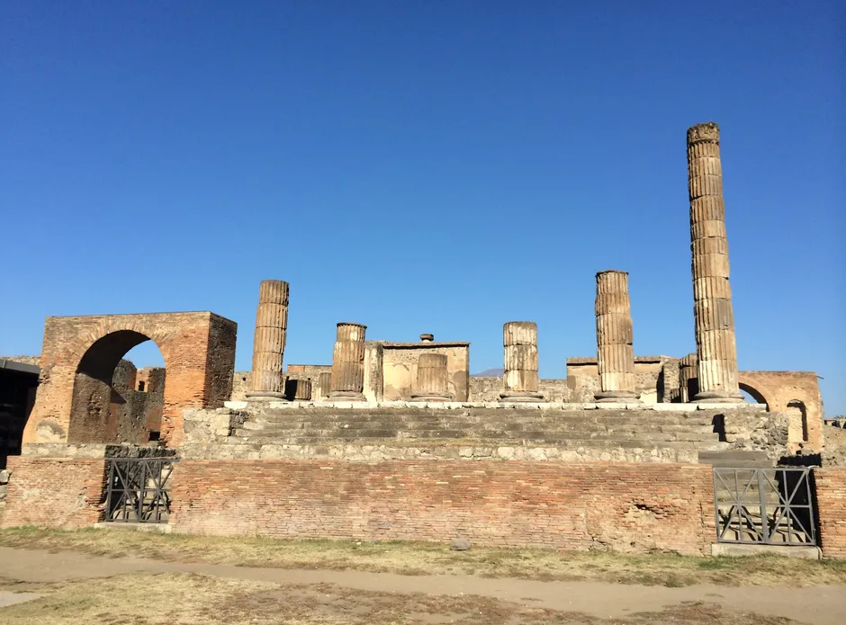 Pompeii-Wine tasting-1